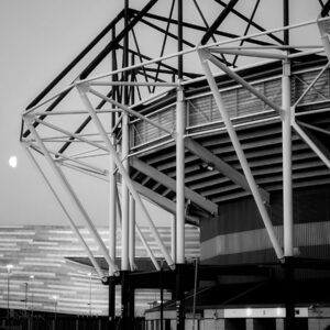 Σύγχρονο γήπεδο στο σούρουπο, για τα naming rights αθλητικών χώρων