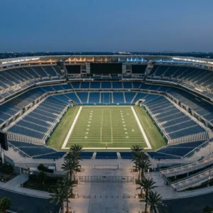 Ο Stephen Ross πουλά 2,1% των Miami Dolphins στον Jean Eric Salata, πρόεδρο της σουηδικής EQT, με αποτίμηση λίγο πάνω από τα $12,5 δισ. Το πακέτο περιλαμβάνει και μερίδιο στο Hard Rock Stadium, στο Formula 1 Grand Prix του Μαϊάμι και στη συμμετοχή του ομίλου στο Miami Open του τένις. Η τιμή για το 2,1% ξεπερνά τα $262 εκατ., και η συμφωνία αναμένεται να εγκριθεί από τους ιδιοκτήτες του NFL στη συνεδρίασή τους την επόμενη εβδομάδα στη Νέα Υόρκη.