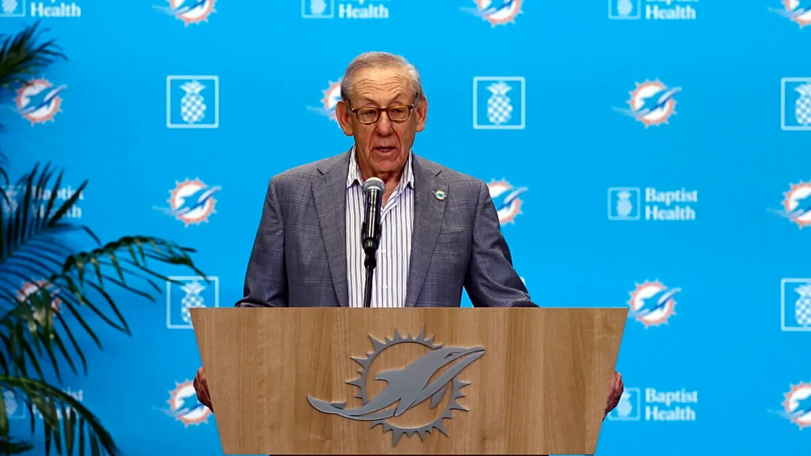 Ο Stephen Ross πουλά 2,1% των Miami Dolphins στον Jean Eric Salata, πρόεδρο της σουηδικής EQT, με αποτίμηση λίγο πάνω από τα $12,5 δισ.